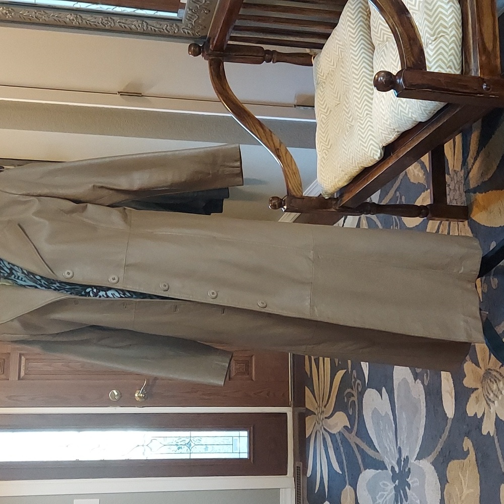 Full length tan leather women's coat. Size S (6-8). Lining polyester.